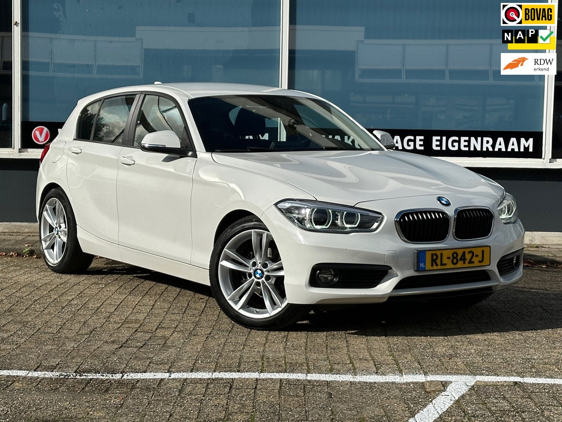 BMW 1-serie 118i Executive/AUT/NAV/PDC/CRUISE, Auto's, Gebruikt, Wit, Origineel Nederlands, Bedrijf