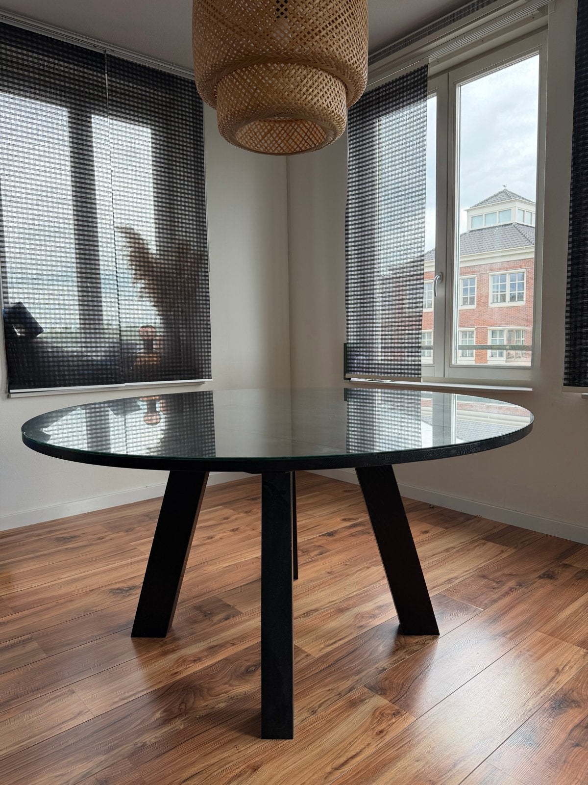 Moderne ronde eettafel met glazen plaat - Ø150 cm, Huis en Inrichting, Tafels | Eettafels, Ophalen, Gebruikt, 100 tot 150 cm, Vijf personen of meer
