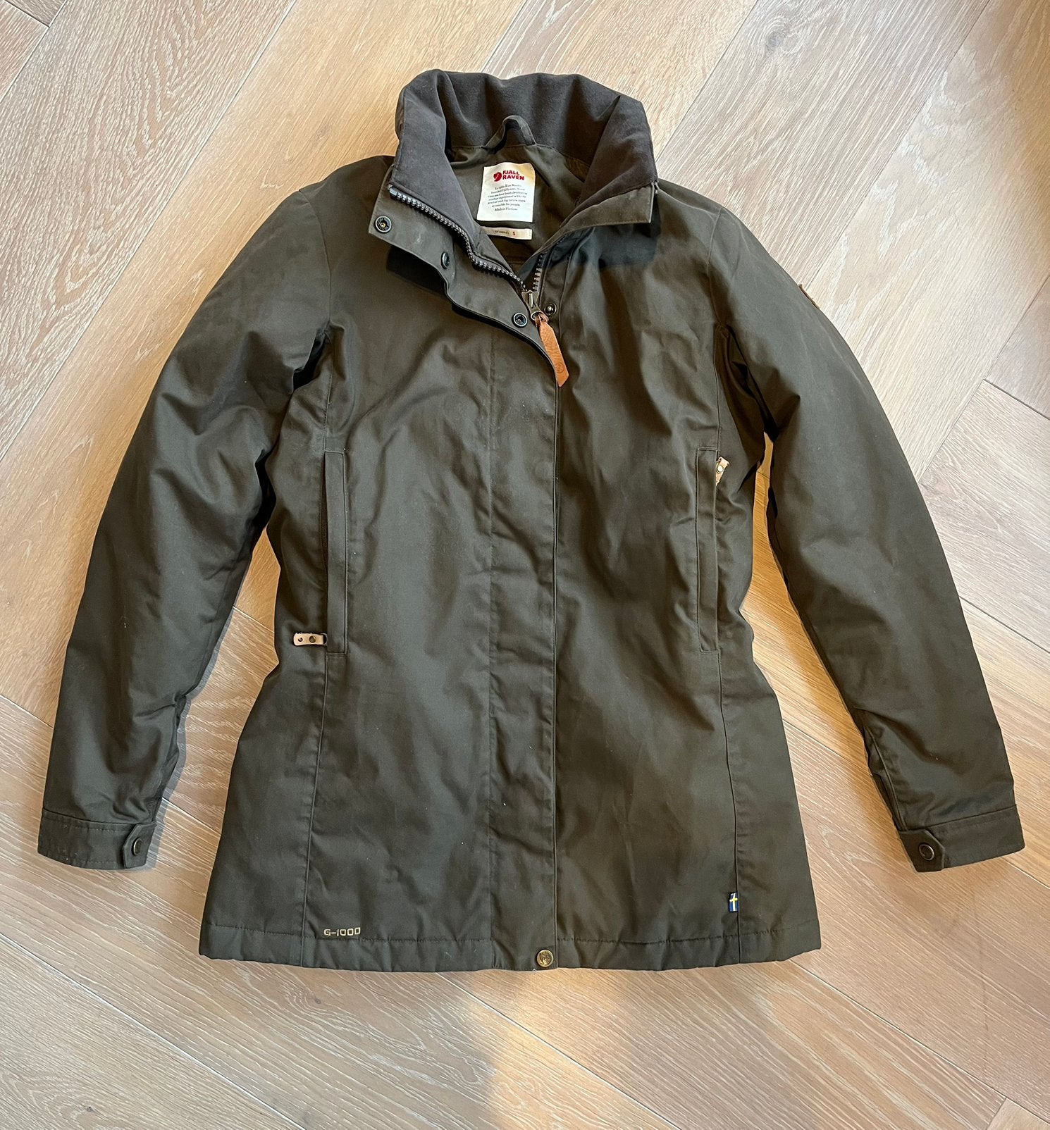 Fjällräven Sörmland Padded Jacket W - Dark Olive, Maat S, Kleding | Dames, Jassen | Winter, Ophalen of Verzenden, Zo goed als nieuw