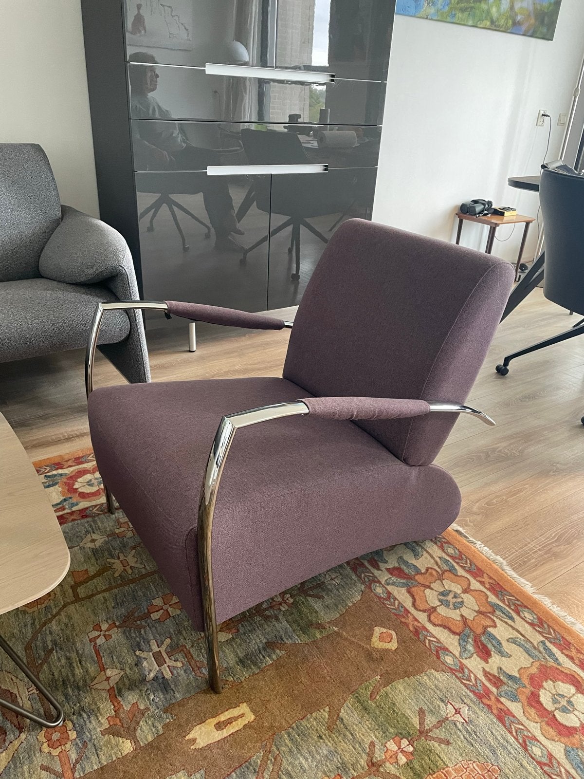 Comfortabele fauteuil - Paars met chromen armleuningen, Ophalen, Zo goed als nieuw, Stof, 75 tot 100 cm