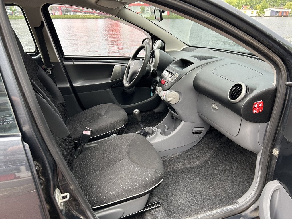 Peugeot 107 1.0-12V XS 5-deurs Airco APK keurige auto, Auto's, Peugeot, Voorwielaandrijving, Stof, Gebruikt, Zwart