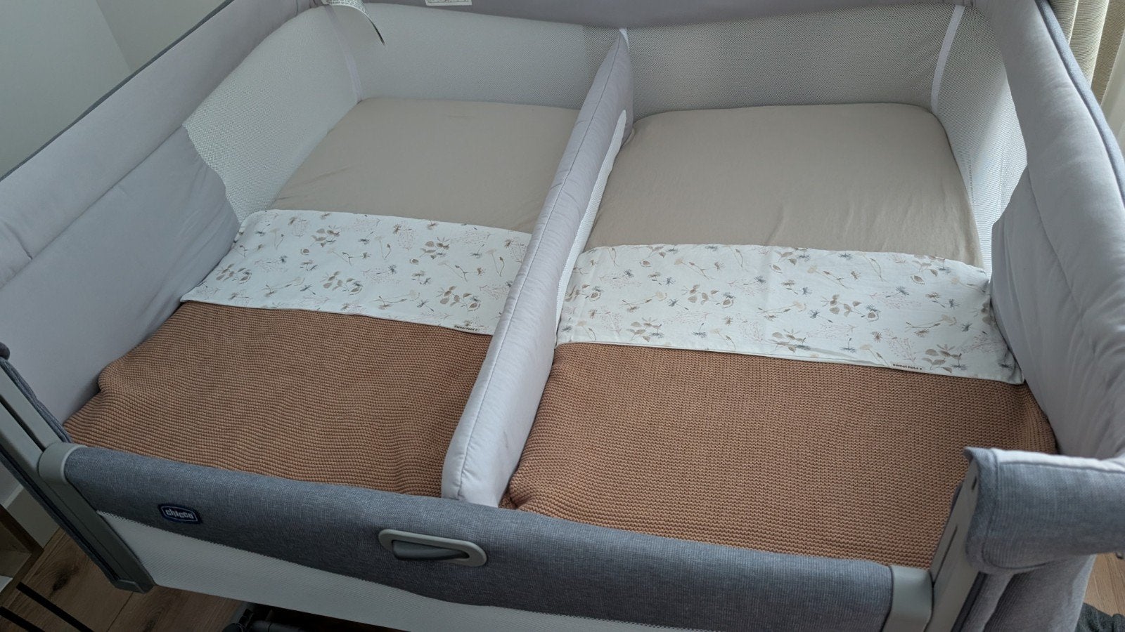 Chicco Next2Me twin Co-Sleeper, Kinderen en Baby's, Babywiegjes en Ledikanten, Ophalen, Zo goed als nieuw, Wieg
