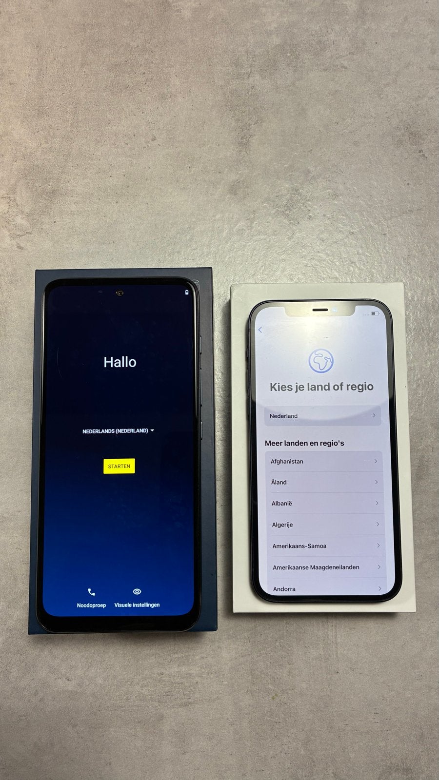 Motorola Moto g71 5G en een  iPhone 12  - Zo goed als nieuw, Ophalen of Verzenden, Zo goed als nieuw, Zwart, IPhone 12 Mini
