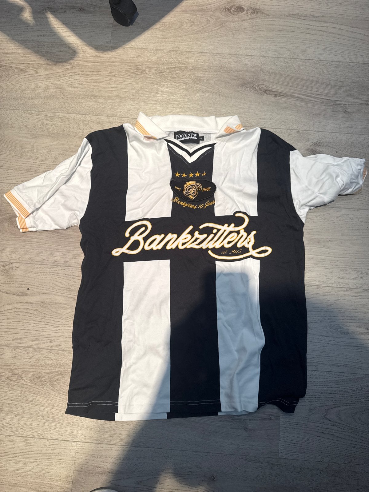 Bankzitters 10 Jaar Shirt - Valt als L/XL, Verzenden, Gedragen, Maat 52/54 (L), Zwart