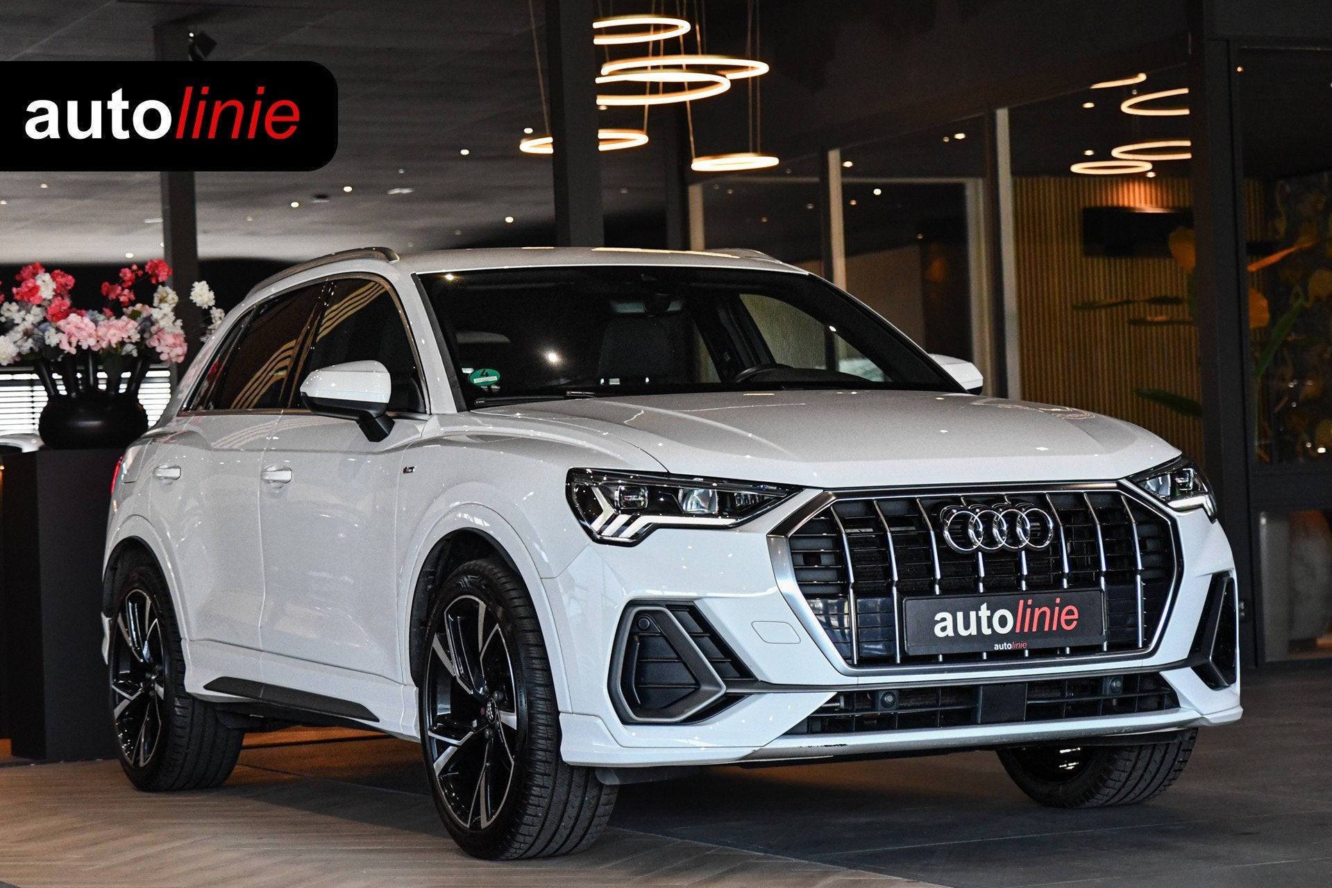 Audi Q3 35 TFSI 3x S-line. ACC, Camera, Matrix, Dodehoek, St, Auto's, Zwart, 4 cilinders, 150 pk, Wit