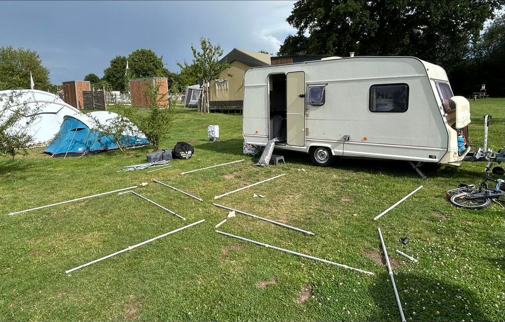 Burstner holiday 430 TN caravan met vast bed en voortent, Caravans en Kamperen, Rondzit, Omvormbare zithoek, 750 - 1000 kg, Particulier