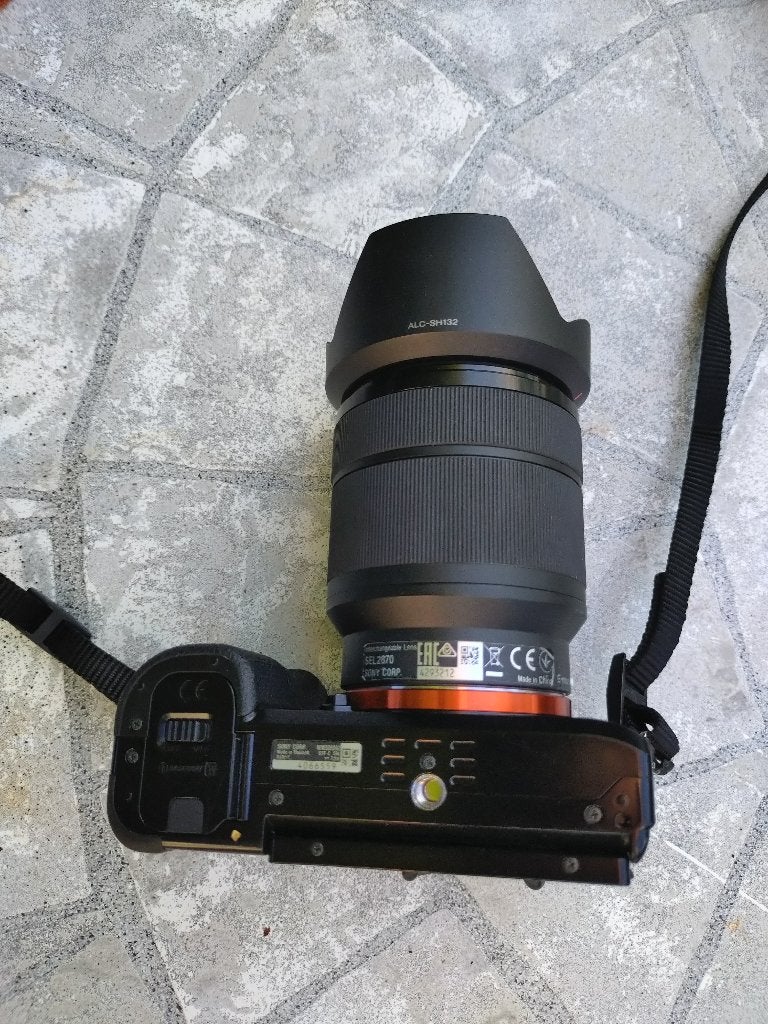 Foto 10 van Sony Alpha a7 full frame mirrorless camera met zoomlens
