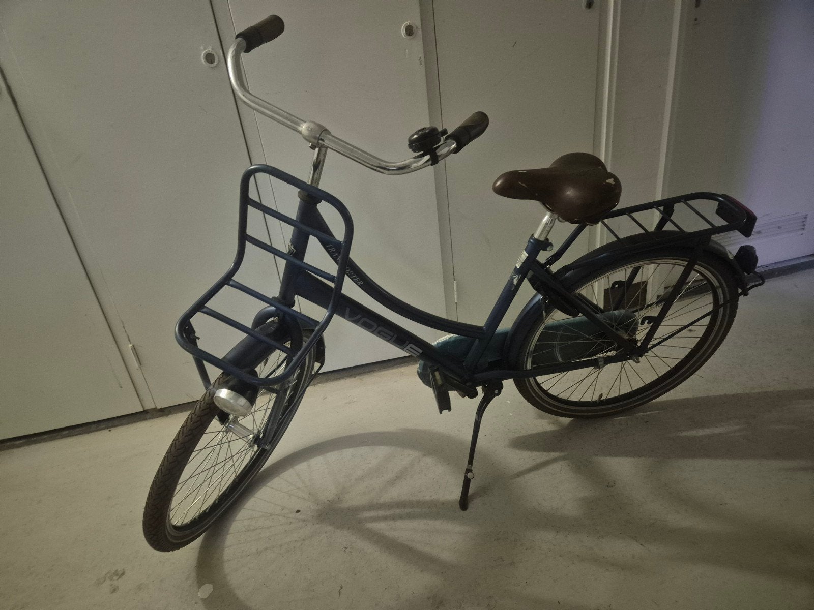 Mooie blauwe fiets met goede banden en lichten, Ophalen