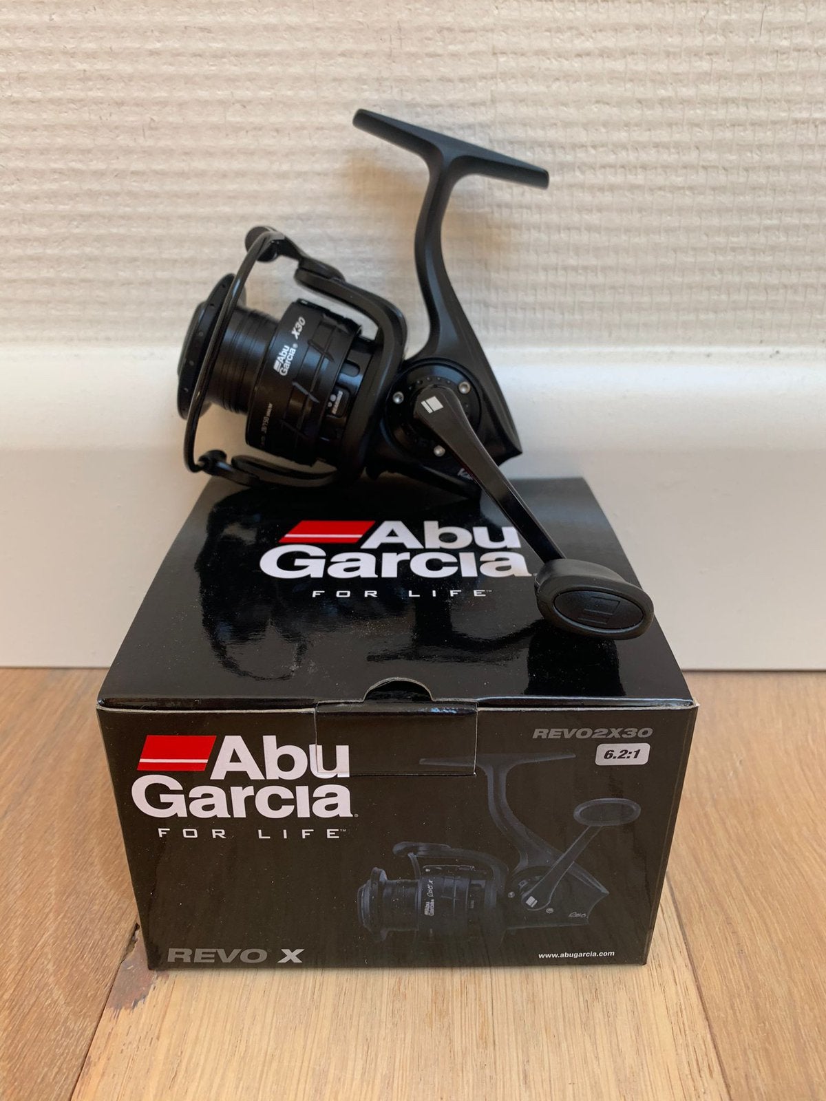 Nieuwe Abu Garcia Revo 2 3000 & 4000 molens, 7 lagers, Abu garcia, Molen, Nieuw, Ophalen of Verzenden