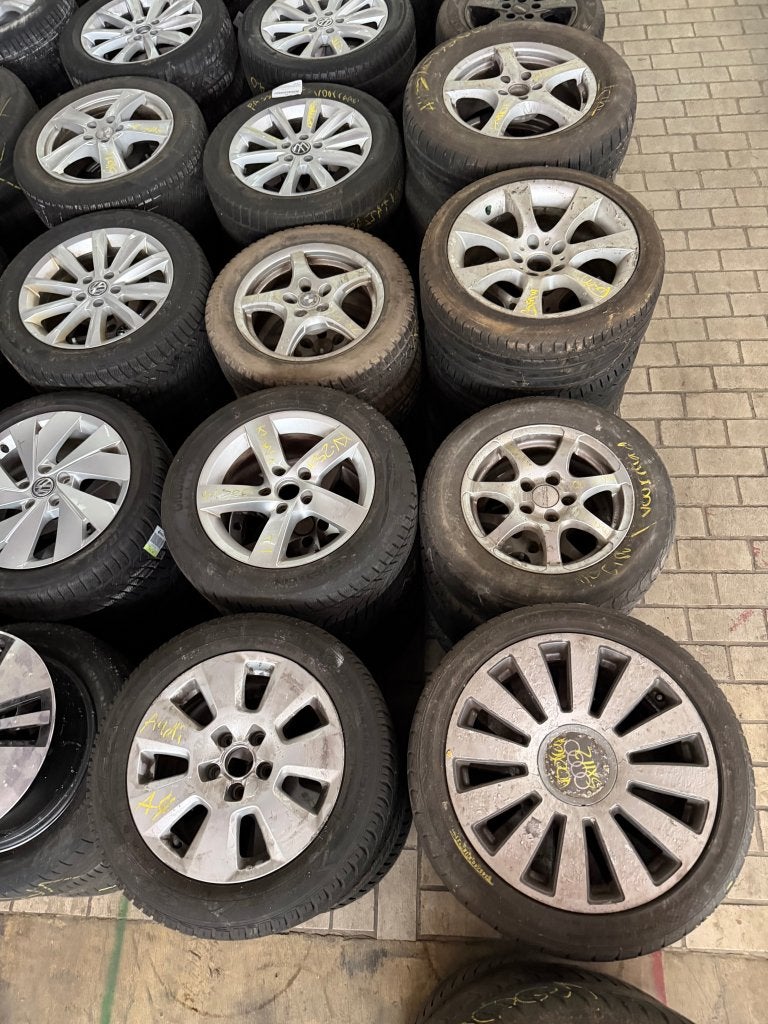 220 sets velgen banden partij zomer winter Volkswagen Audi, 18 inch, Gebruikt, Banden en Velgen, Niet ingevuld