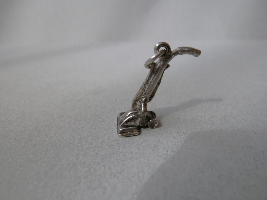 Oude bedel zilver vintage stofzuiger Hoover, Verzenden, Zilver, Hanger