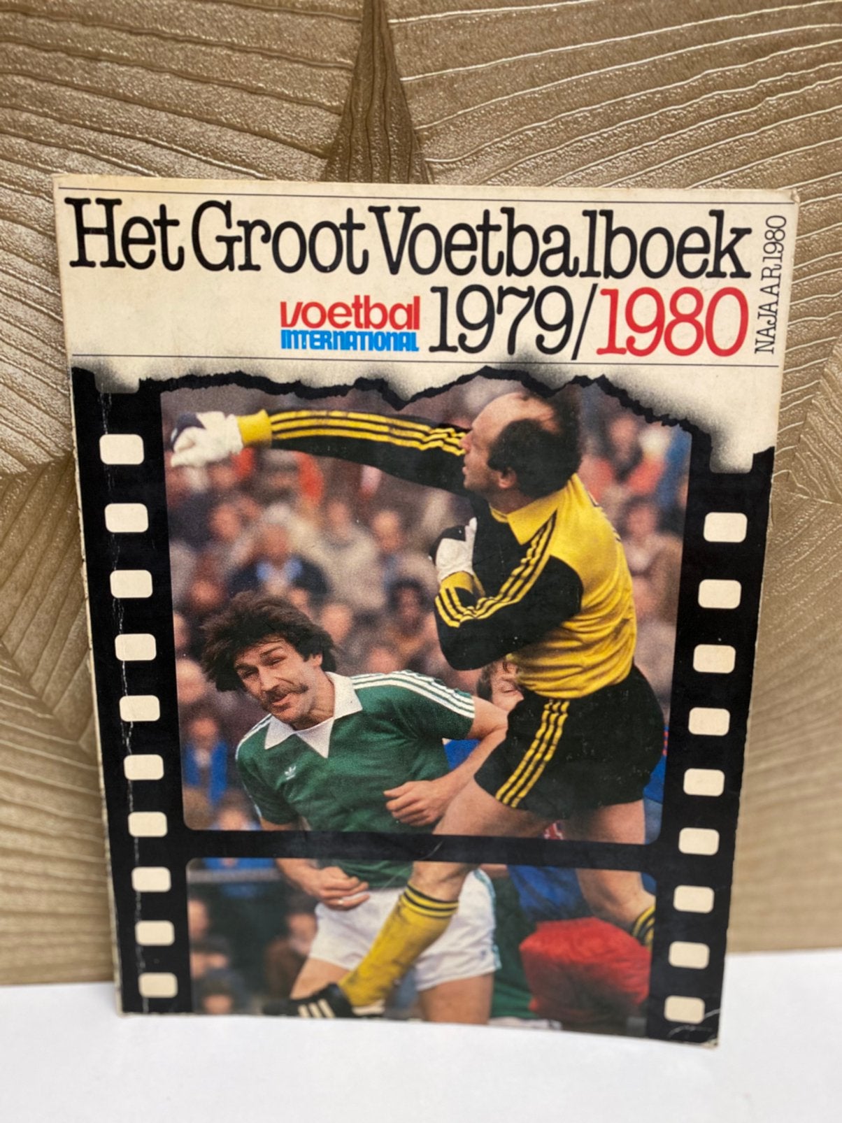 Voetbal International Het Groot Voetbalboek seizoen 1979/80, Boeken, Ophalen of Verzenden, Gelezen, Balsport