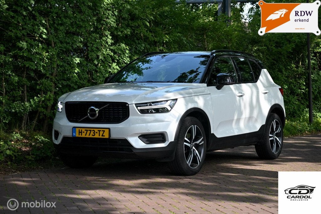 Volvo XC40 2.0 T4 R-Design| Dealer-onderhouden!|, Auto's, Volvo, 15 km/l, 1969 cc, Alcantara, Wit