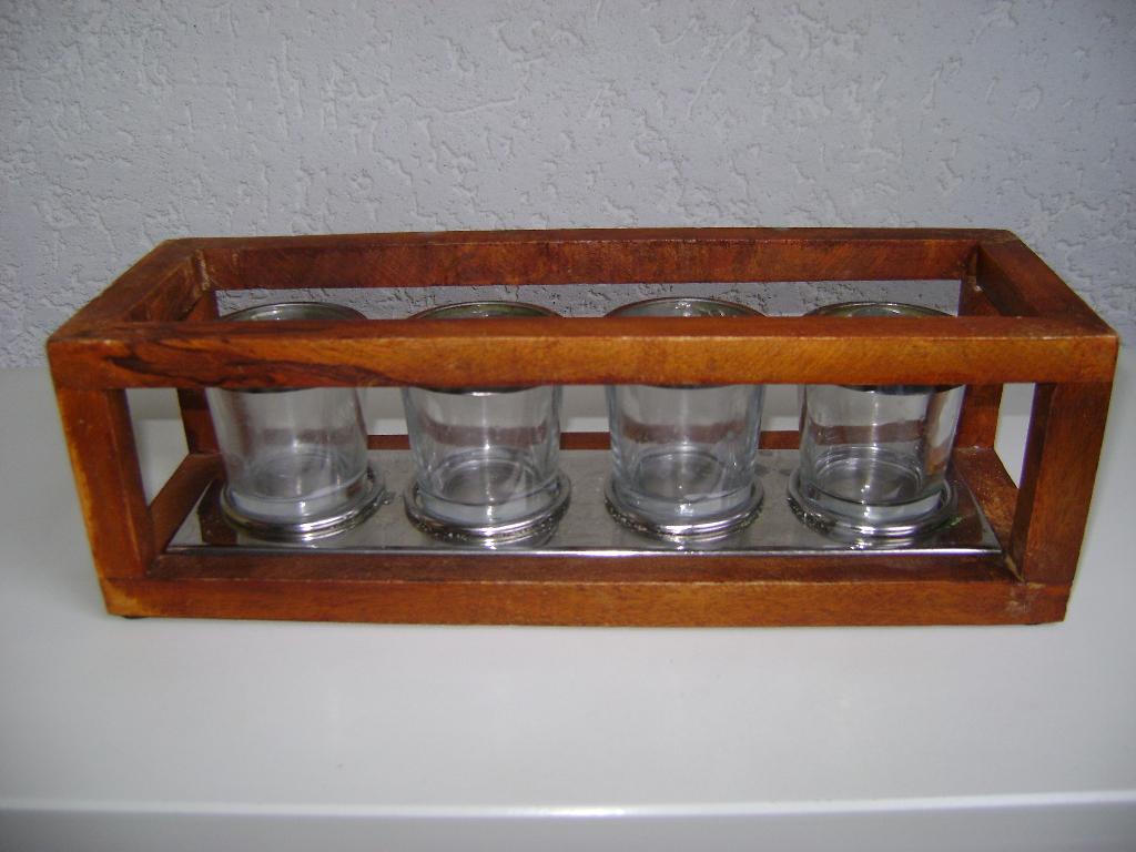 houten waxine houder met 4 glazen waxine van 30lx11hx11breed, Bruin, Ophalen of Verzenden, Zo goed als nieuw, Kandelaar