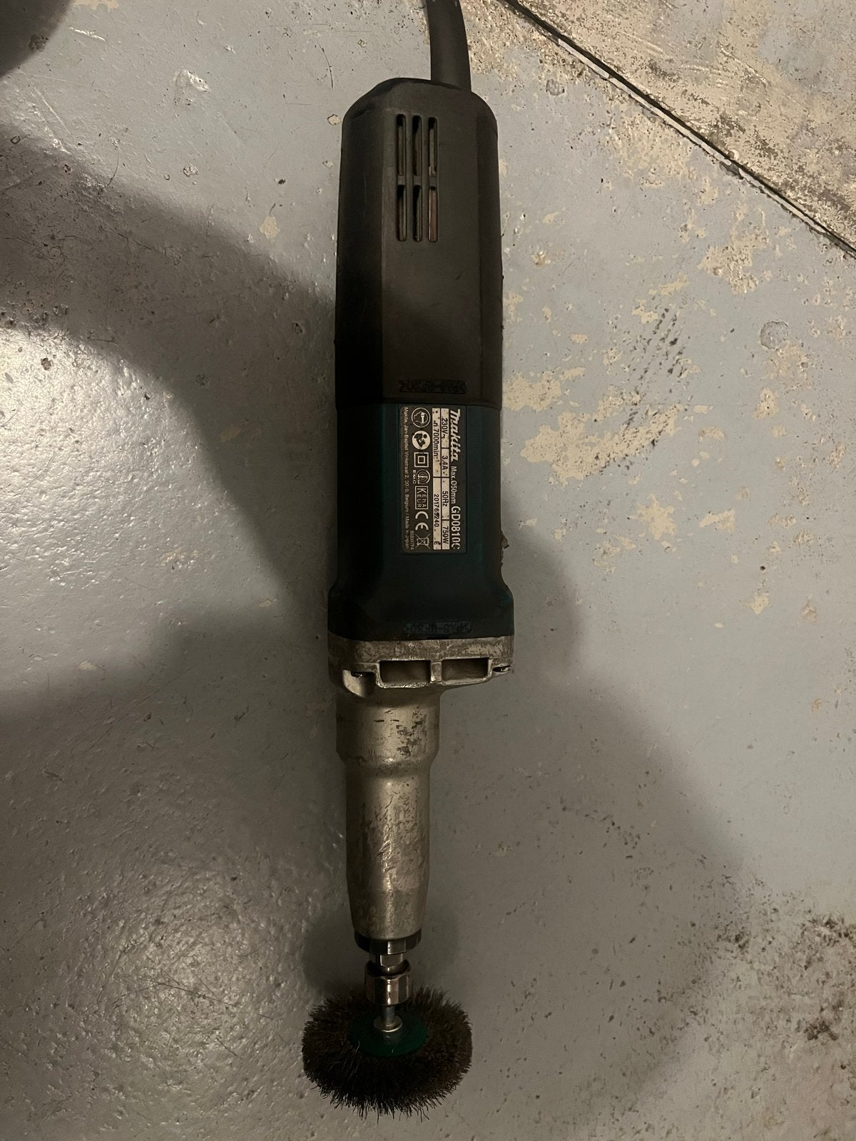Krachtige Makita GD0810C 750W rechte slijper, Ophalen of Verzenden, Gebruikt, 700 tot 1000 watt, Rechte handslijpmachine