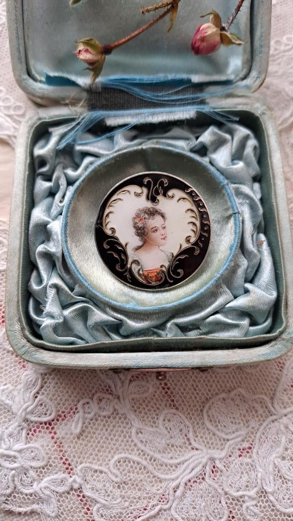 Victoriaanse Franse zilveren portretbroche emaille handgesch, Verzenden, Zilver