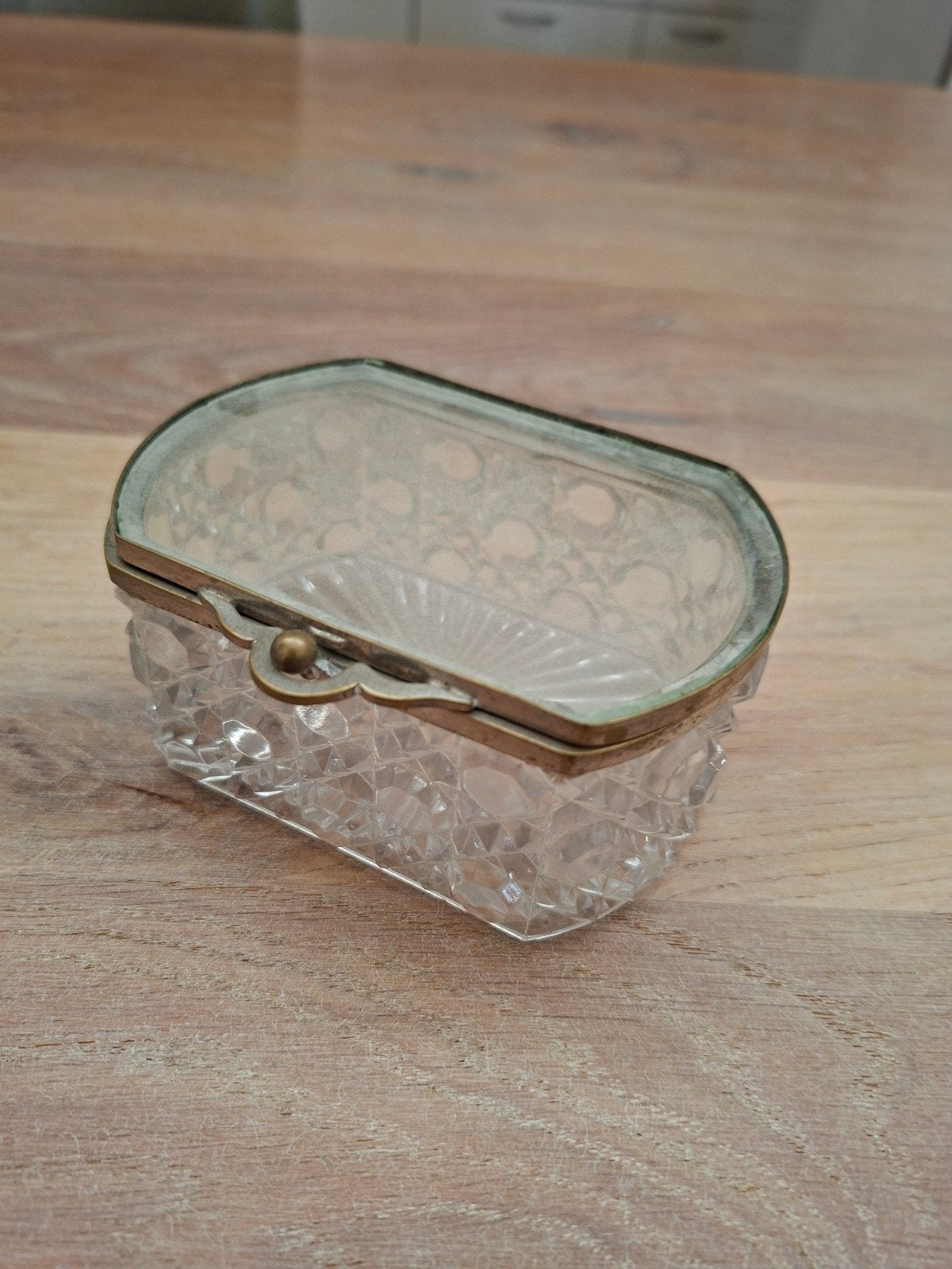 Vintage kristallen sieradendoosje met messing rand, Ophalen