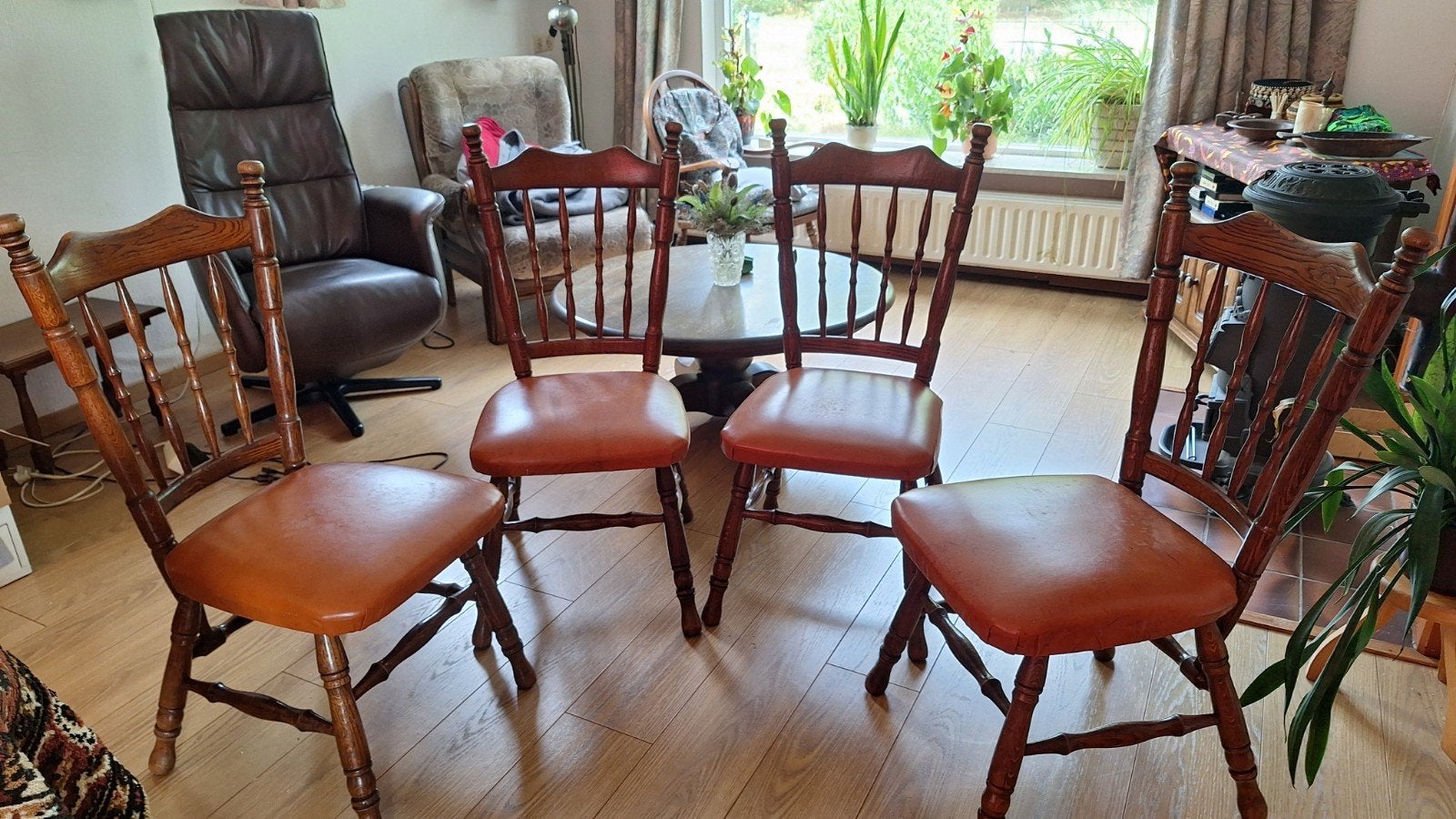Set van 4 klassieke houten eetkamerstoelen, Huis en Inrichting, Ophalen, Gebruikt, Bruin, Vier