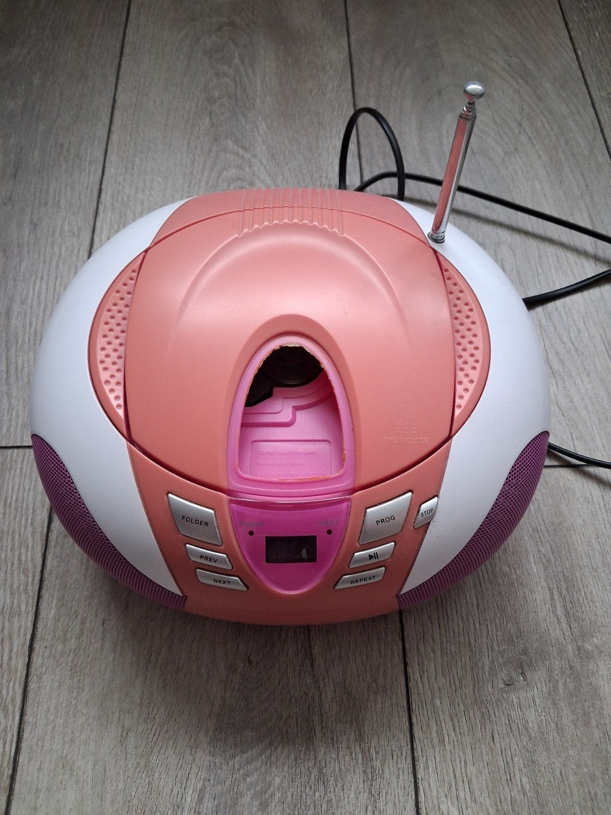 Roze radio met CD-speler (defect ruitje), Audio, Tv en Foto, Radio's, Ophalen of Verzenden, Gebruikt, Radio, Met cd-speler