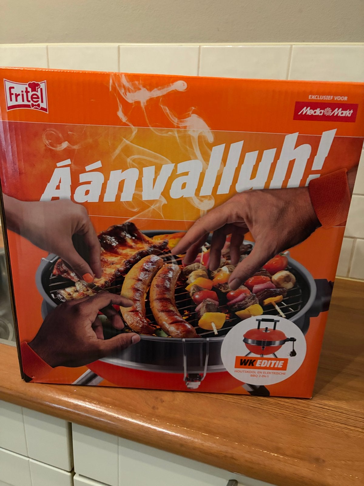 Fritel Houtskool en Elektrische BBQ 2-in-1 WK Editie, Ophalen of Verzenden, Nieuw