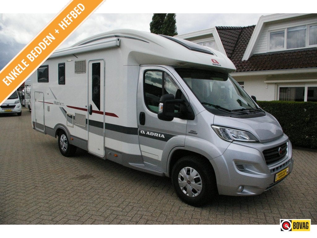 Adria Matrix Plus M 670 SL Enkele bedden, Hefbed, XXL Garage, Afzuigkap, Ringverwarming, Fiat, Airbags
