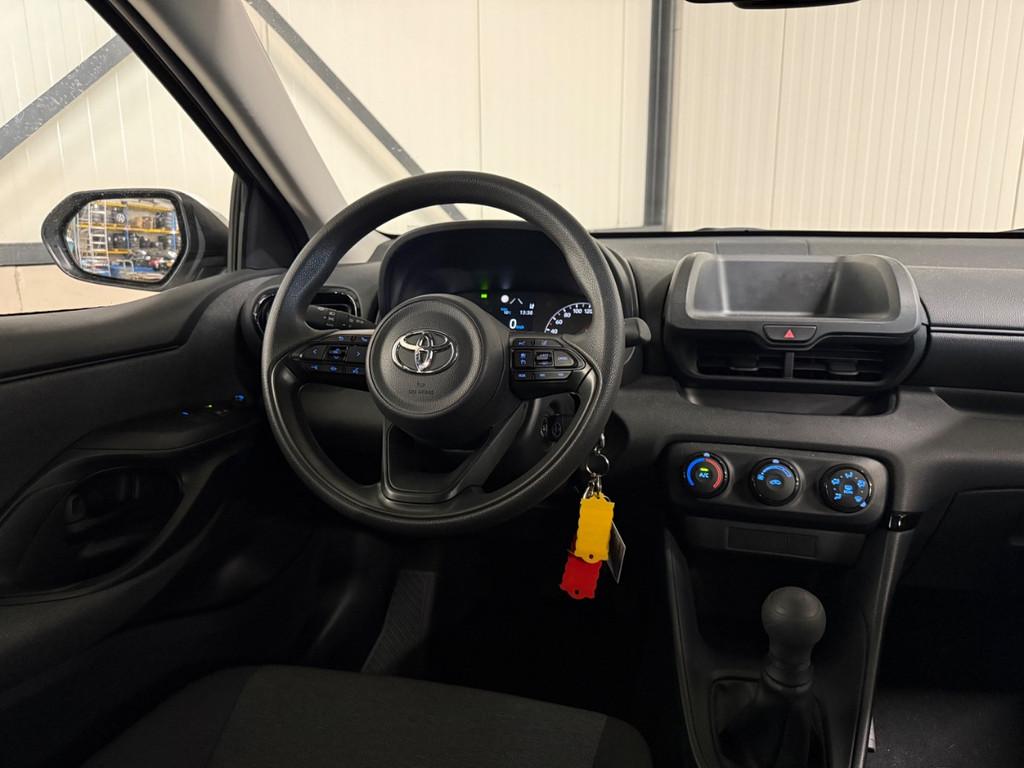 Toyota Yaris 1.0 VVT-i | Comfort 5-Drs | Airco | Cruise, Auto's, Voorwielaandrijving, Gebruikt, 517 kg, Wit