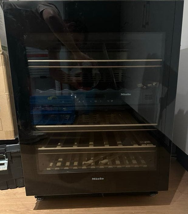 Miele KWT 6322 UG Wijnkoelkast - Zo goed als nieuw, Zonder vriesvak, 75 tot 100 liter, Zo goed als nieuw, 45 tot 60 cm
