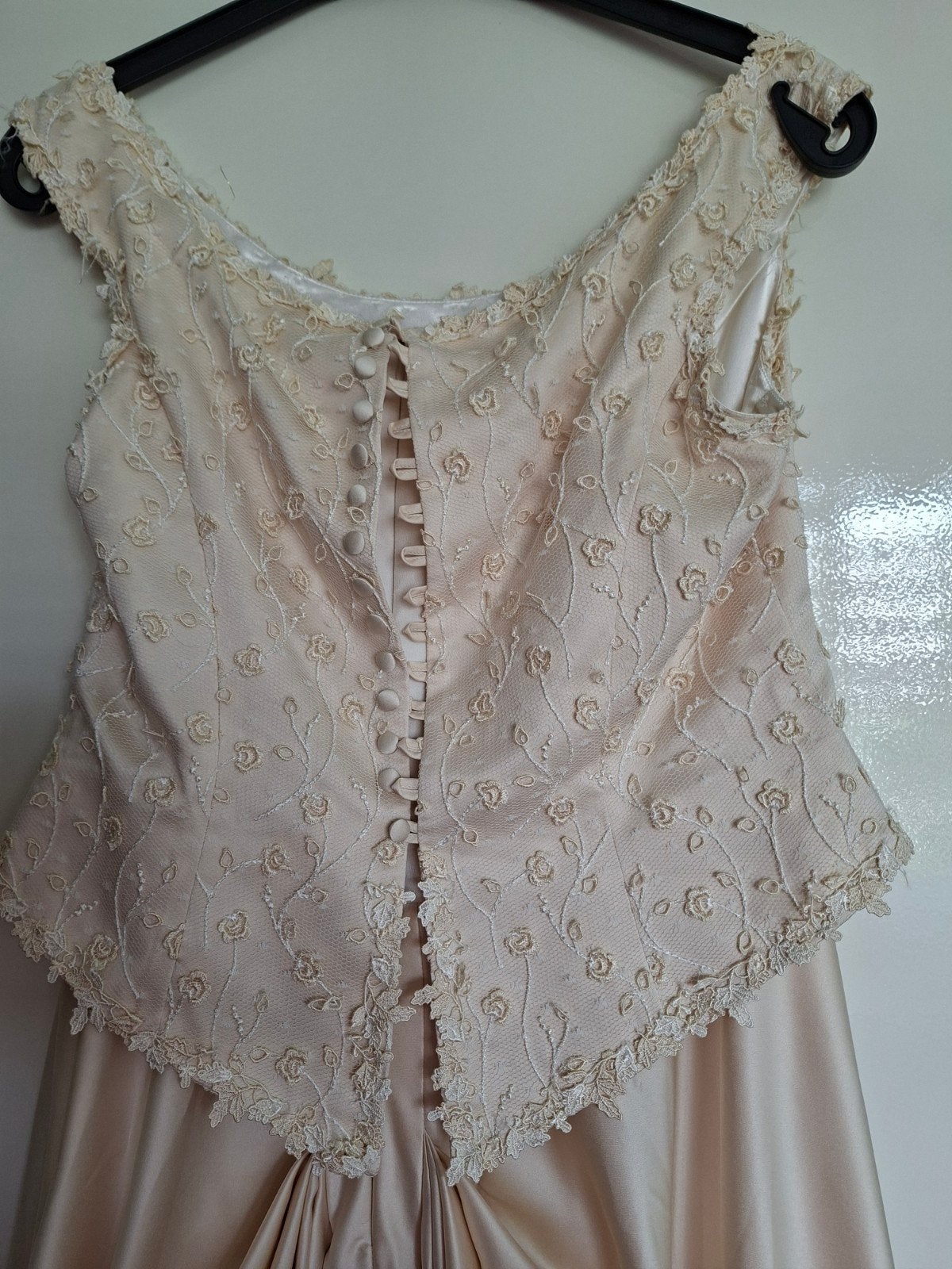 Elegante Crèmekleurige Trouwjurk met Kant en Knopen, Trouwjurk, Overige kleuren, Ophalen of Verzenden, Onbekend