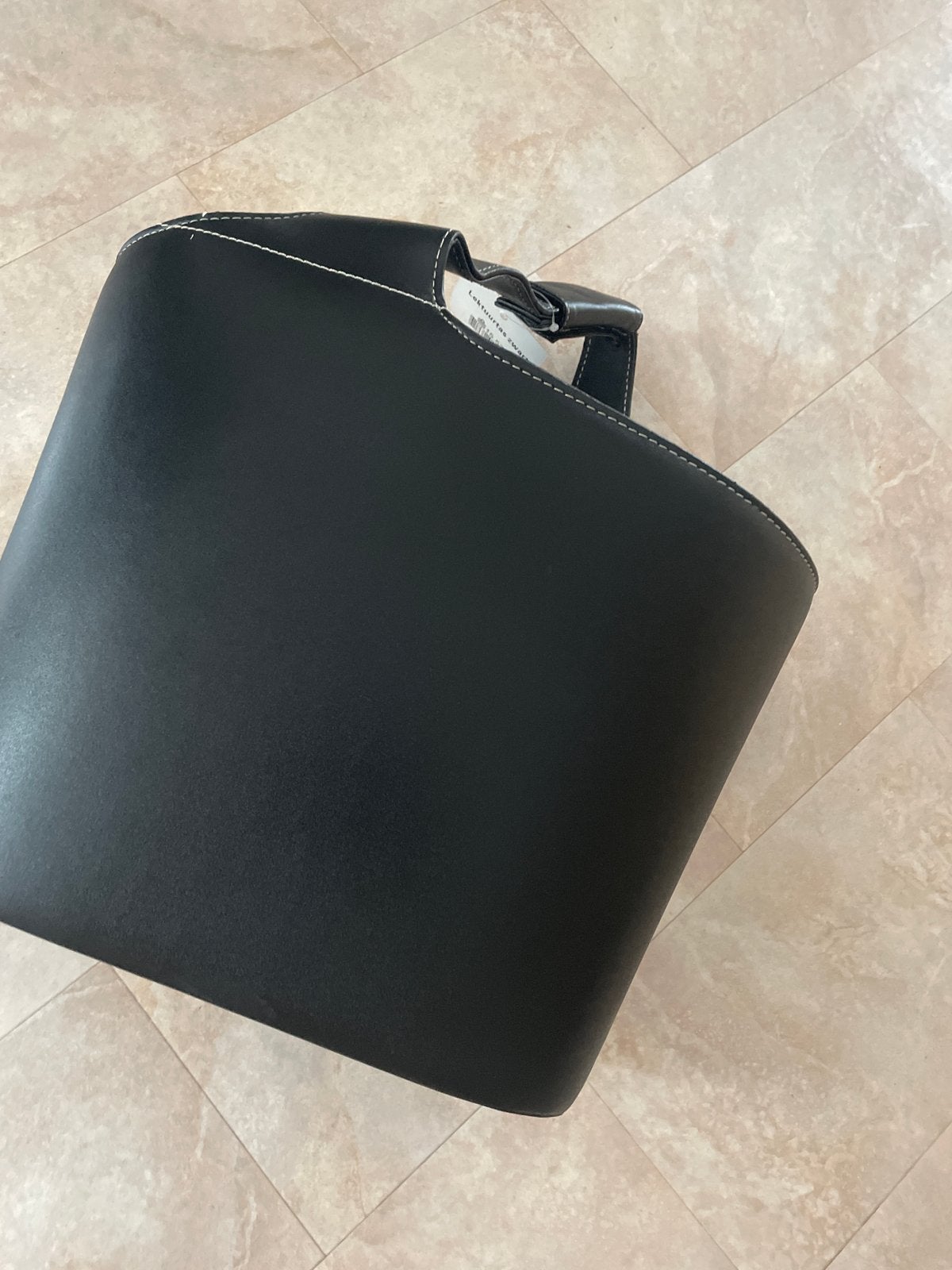 Stijlvolle Zwarte Leren Opbergmand / Tijdschriftenhouder, Huis en Inrichting, Woonaccessoires | Krantenbakken en Lectuurbakken