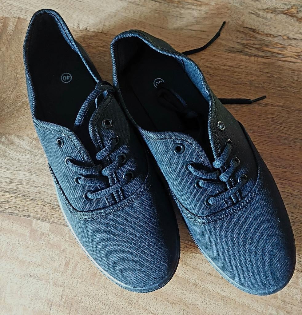 Nieuwe gympen, zwart Linnen. Maat 40., Kleding | Dames, Schoenen, Ophalen of Verzenden, Nieuw, Zwart, Sneakers of Gympen
