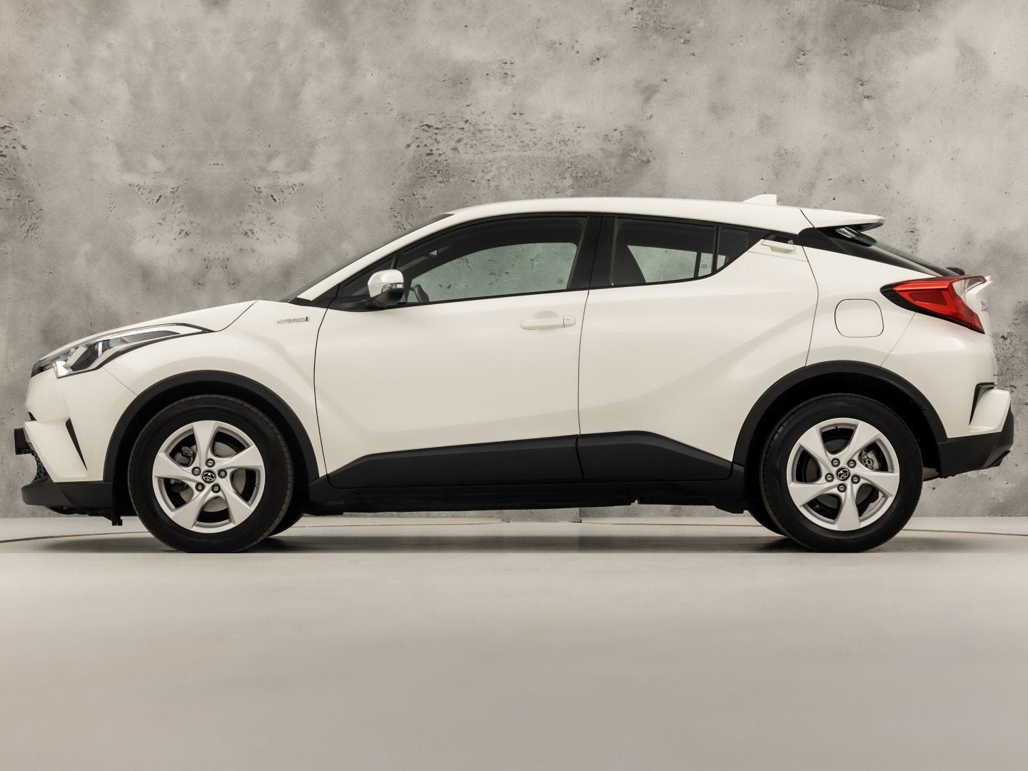 Toyota C-HR 1.8 Hybrid Sport Automaat (NAVIGATIE, CAMERA, AD, Auto's, Toyota, 12 maanden, Stof, 4 cilinders, Wit