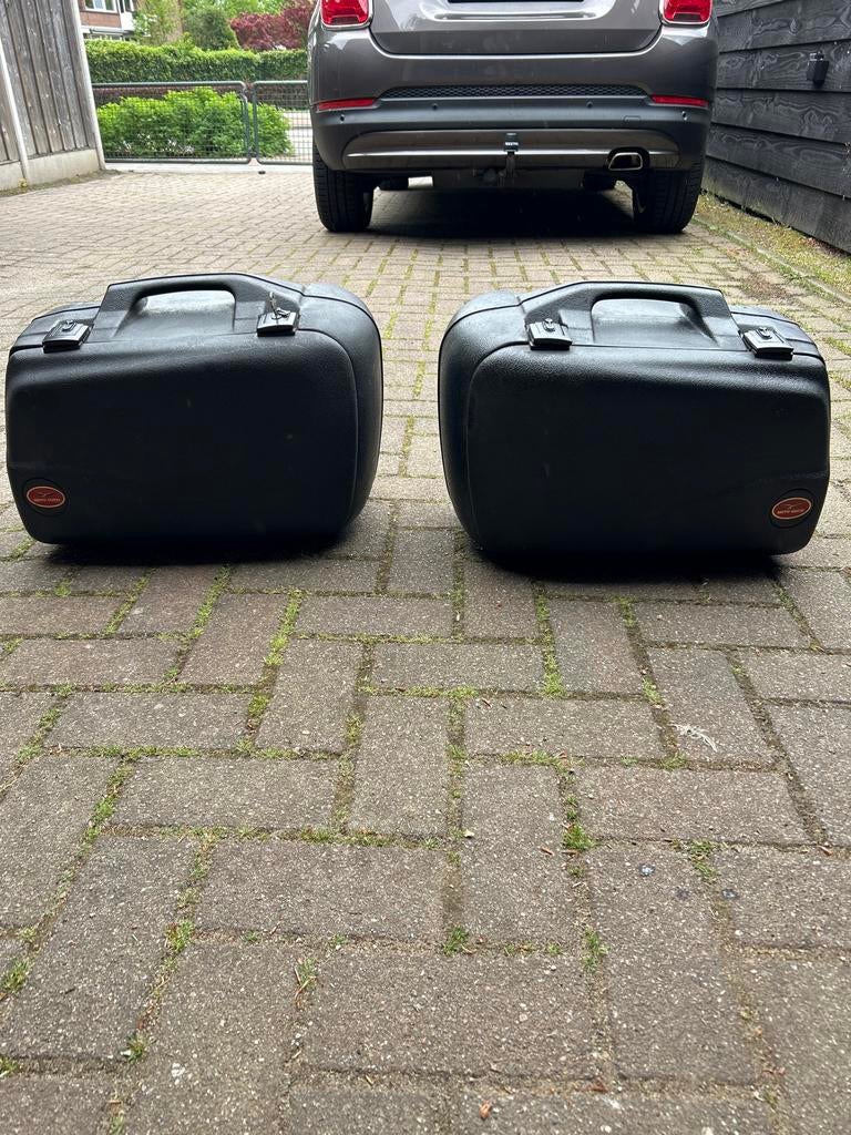 Zwarte motorkoffers met beugels voor Moto guzzi Californië 3, Ophalen, Gebruikt