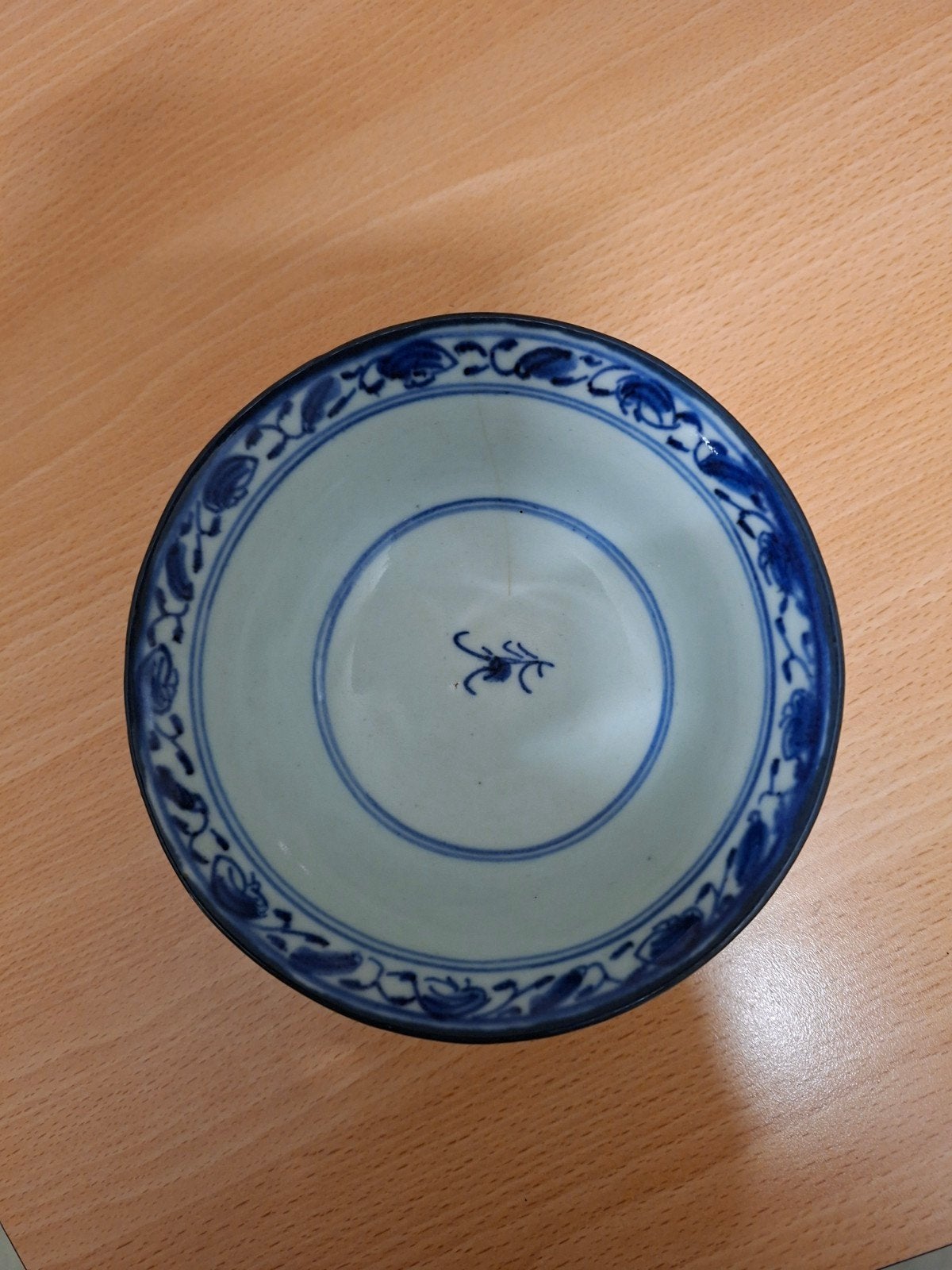 Antieke Chinese kom, blauw-wit porselein met stempel, Ophalen of Verzenden