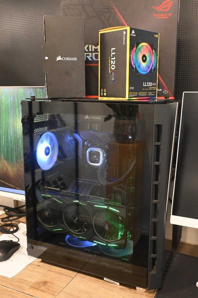 High-end Gaming PC - Intel i9-9900K, RTX 2080 Ti, 32GB RAM, Diverse (Intel, ASUS, Corsair, Samsung), Custom Build PC, Onbekend