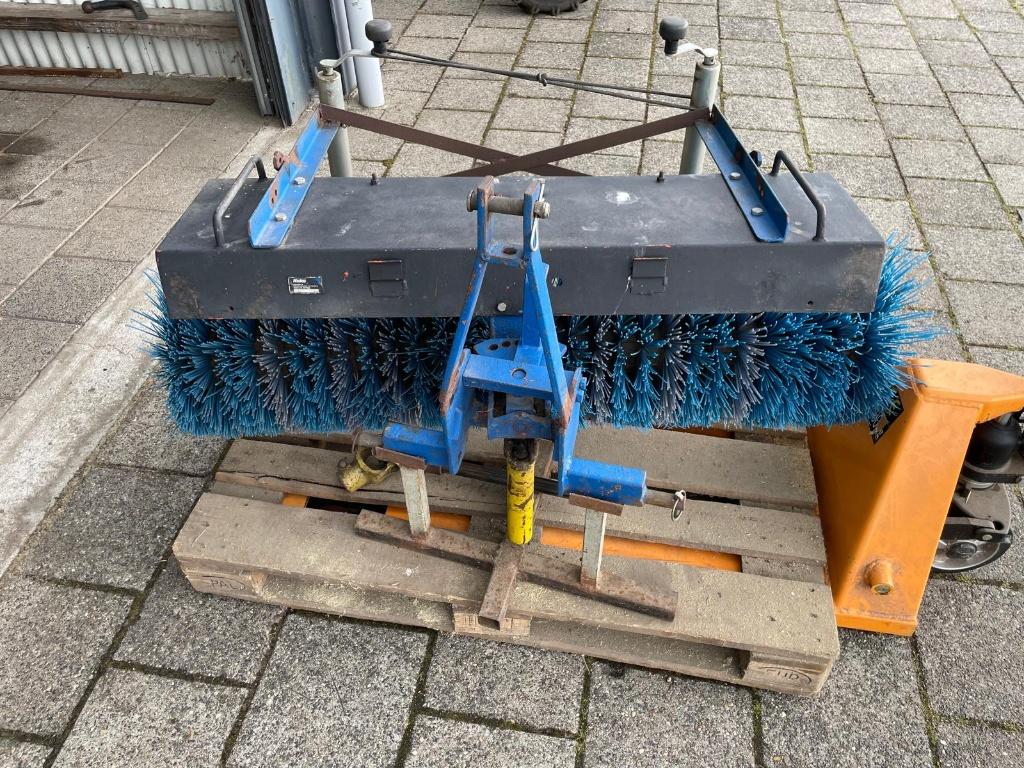 Ferrari 1100 4WD met fronthef, front aftakas en werktuigen, Gebruikt, Tot 2500, Tot 80 Pk, Ophalen