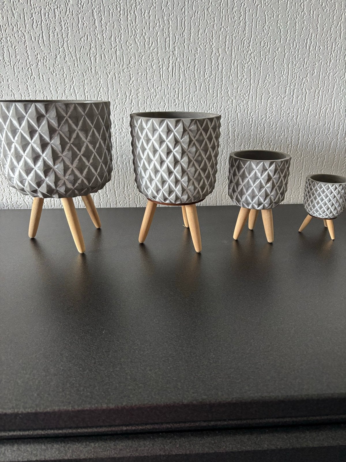 Mooie bliempotten op pootjes, Ophalen, Nieuw, Grijs, Steen/keramiek