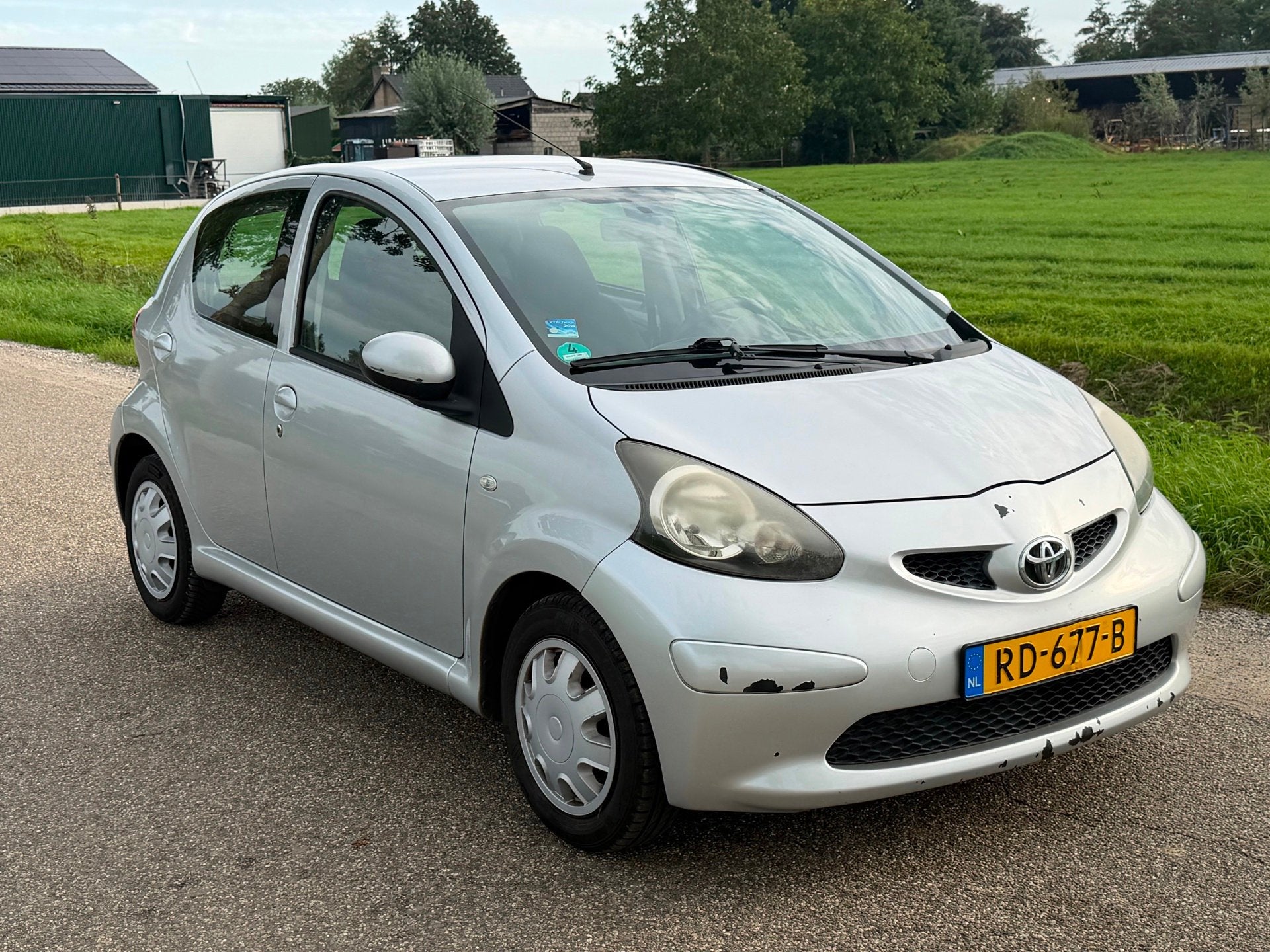 Toyota Aygo 1.0-12V 5Drs Airco NAP APK 11-2026, Auto's, Voorwielaandrijving, Stof, Gebruikt, Zwart
