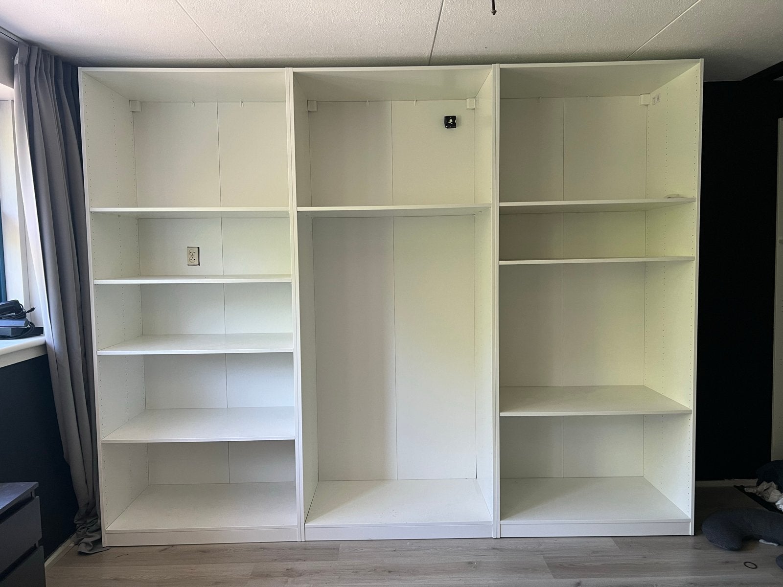 Witte kledingkast/boekenkast met planken - IKEA PAX, Met plank(en), Gebruikt, Ophalen of Verzenden, 200 cm of meer