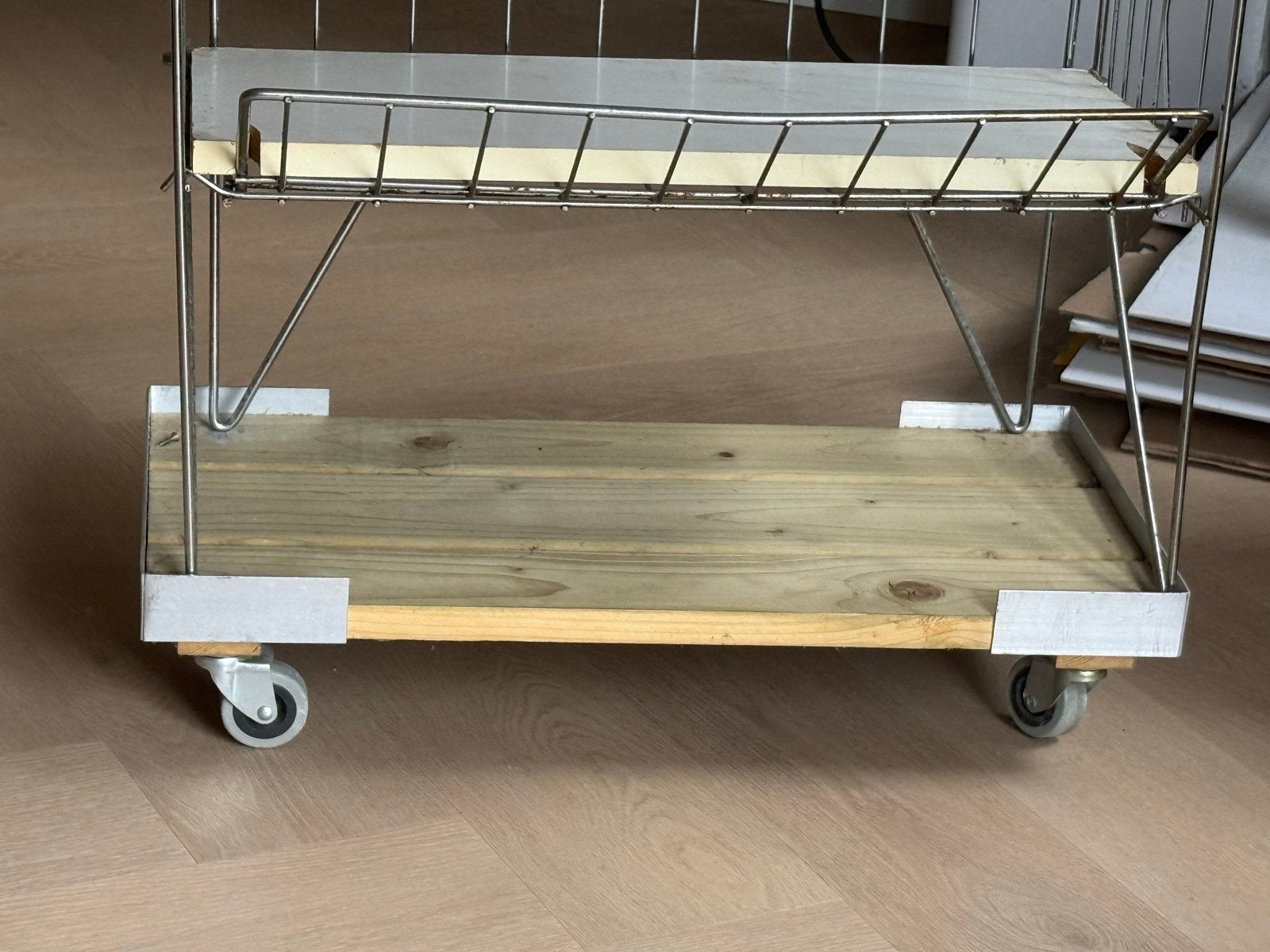 Vintage metalen rek met wielen, Antiek en Kunst, Ophalen