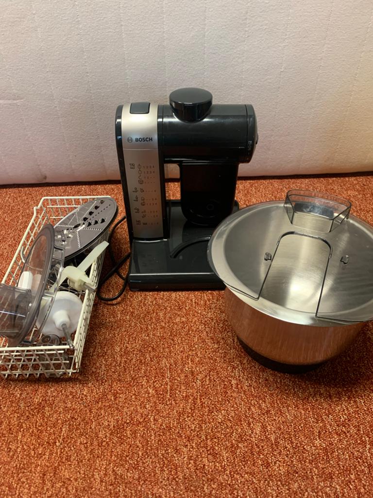 Bosch Keukenmachine met RVS kom en diverse accessoires, Ophalen of Verzenden, Zo goed als nieuw