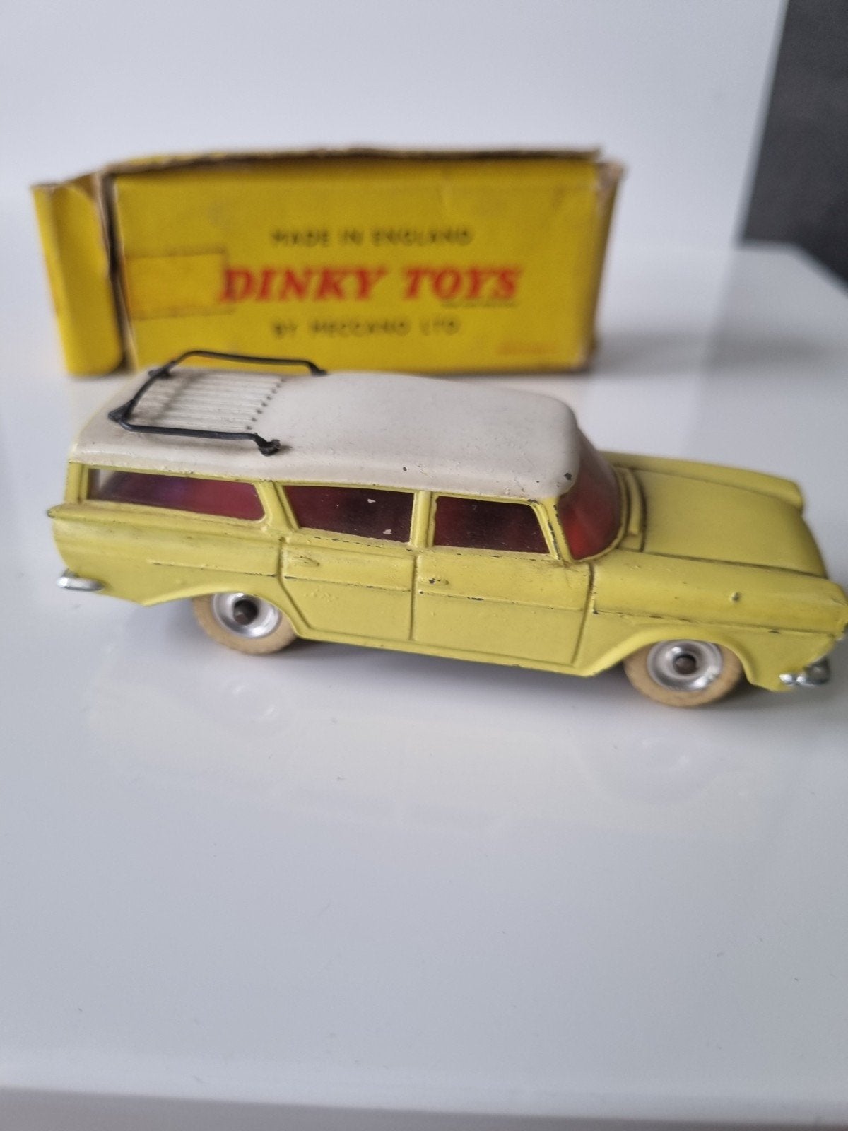 dinky toys, Hobby en Vrije tijd, Modelauto's | 1:43, Ophalen of Verzenden, Gebruikt, Auto, Dinky Toys