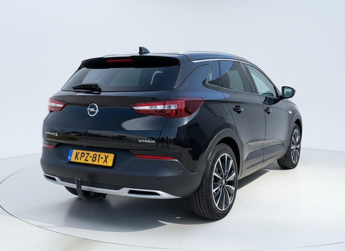 Opel Grandland X 1.6 Turbo Hybrid Ultimate TREKHAAK - LEER -, 228 pk, Euro 6, 4 cilinders, Zwart