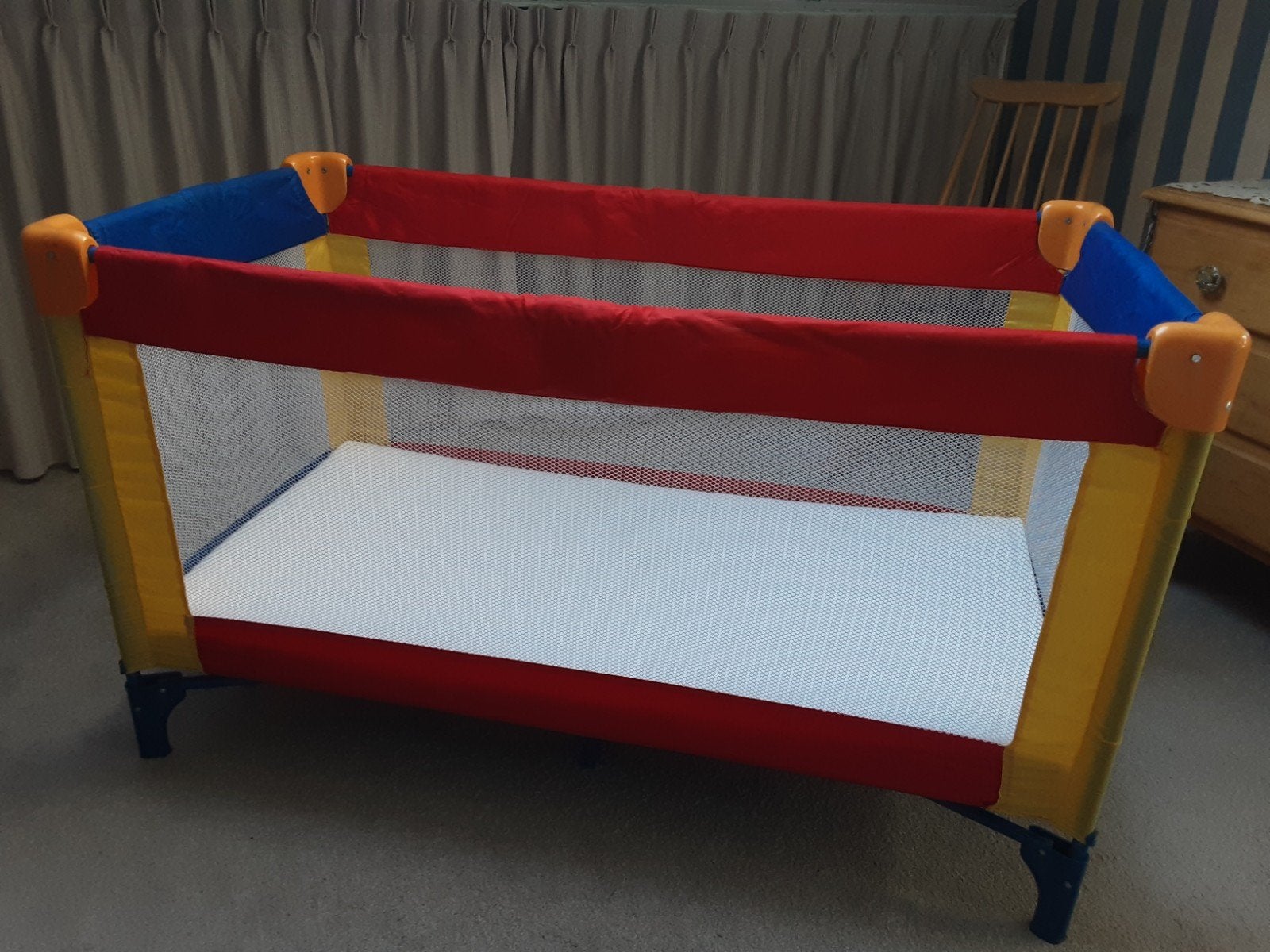 Inklapbaar baby kampeerbed, Ophalen, Zo goed als nieuw, 140 tot 160 cm, 70 tot 85 cm