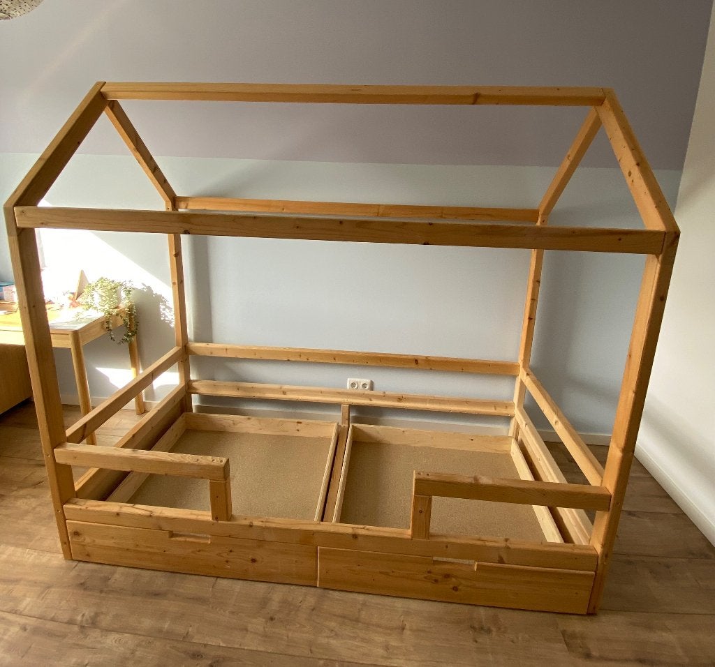 Huisjesbed van Little dreamers, Kinderen en Baby's, Kinderkamer | Bedden, Ophalen, Gebruikt, 180 cm of meer, 85 tot 100 cm