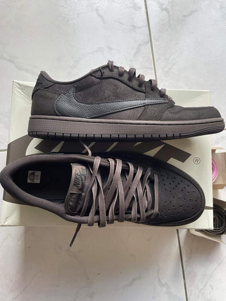 Nike Travis Scott Jordan 1 Low OG SP Mocha, Ophalen of Verzenden, Nieuw, Bruin, Sneakers of Gympen