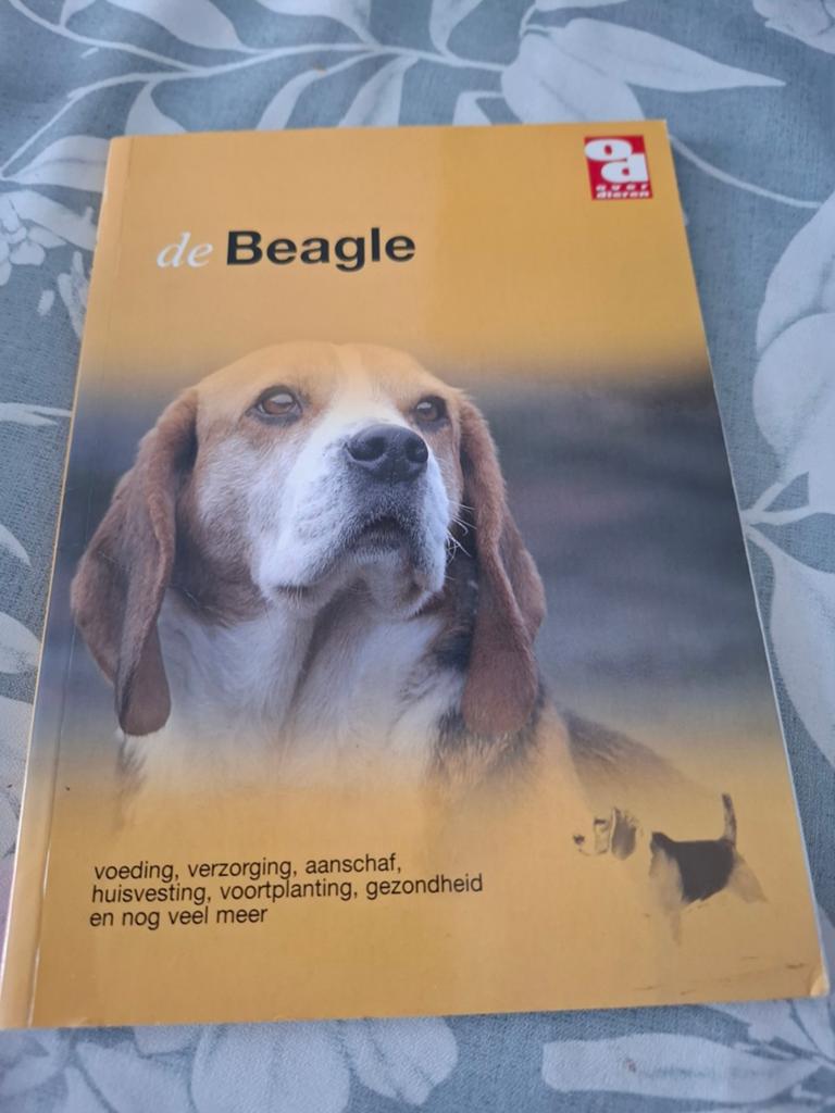 Boek: De Beagle - Voeding, Verzorging, Aanschaf en meer, Ophalen of Verzenden, Zo goed als nieuw, Honden, Overdieren