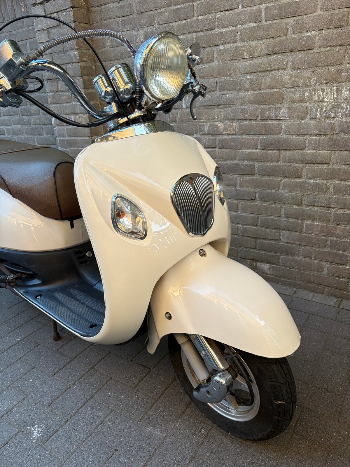Grande Retro Scooter - Crème, Weinig KM, Ophalen, Gebruikt, Benzine, Overige merken