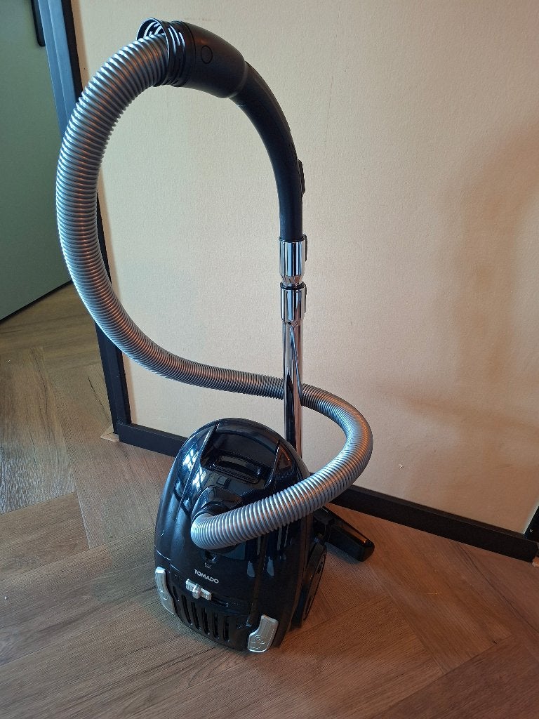 Tomado stofzuiger TVC3003B - extra stil, Ophalen, Zo goed als nieuw, Stille werking, Minder dan 1200 watt
