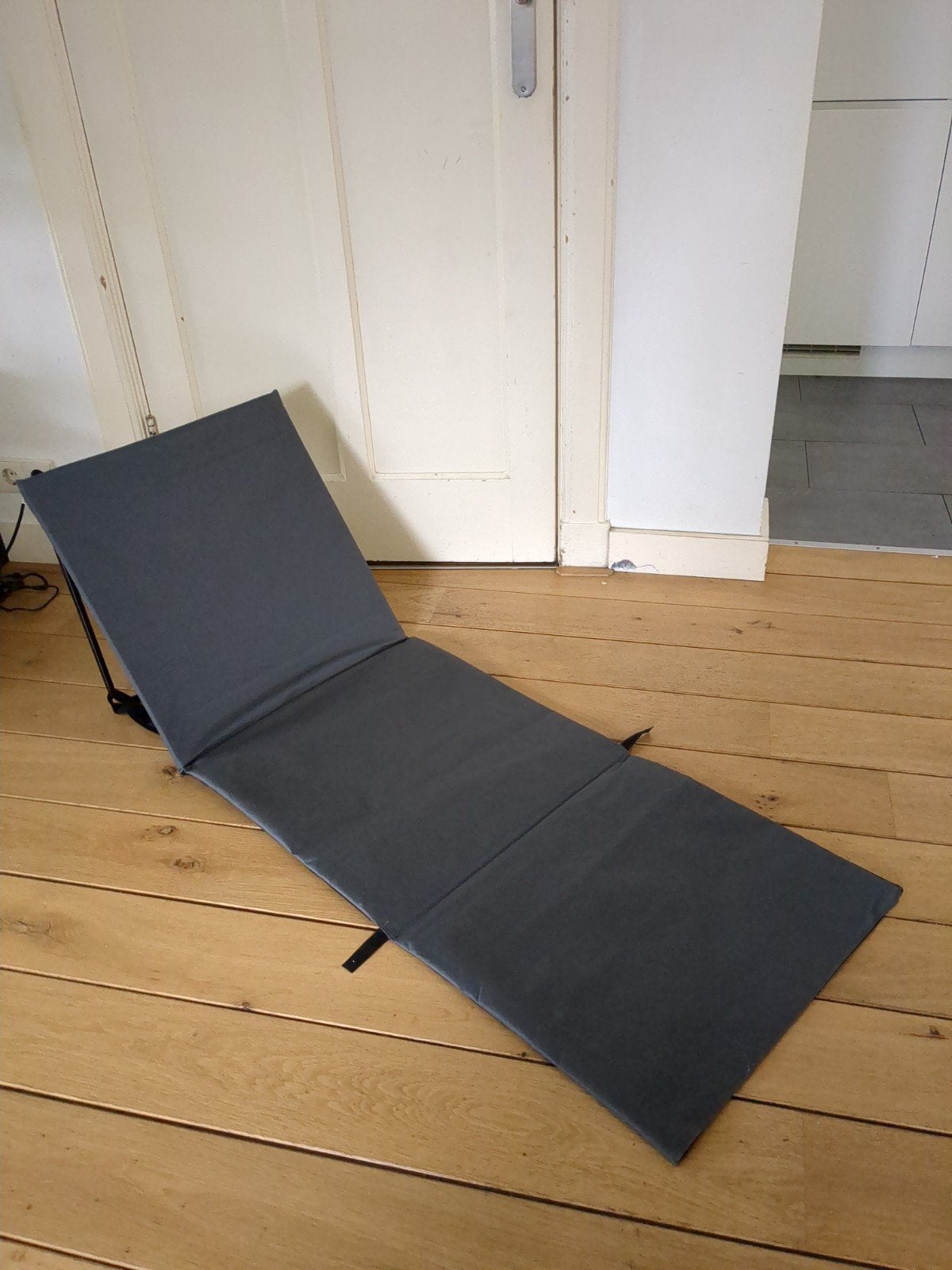 Opvouwbaar strandstoeltje/ligbed - Grijs 2x, Ophalen, Zo goed als nieuw, Campingstoel