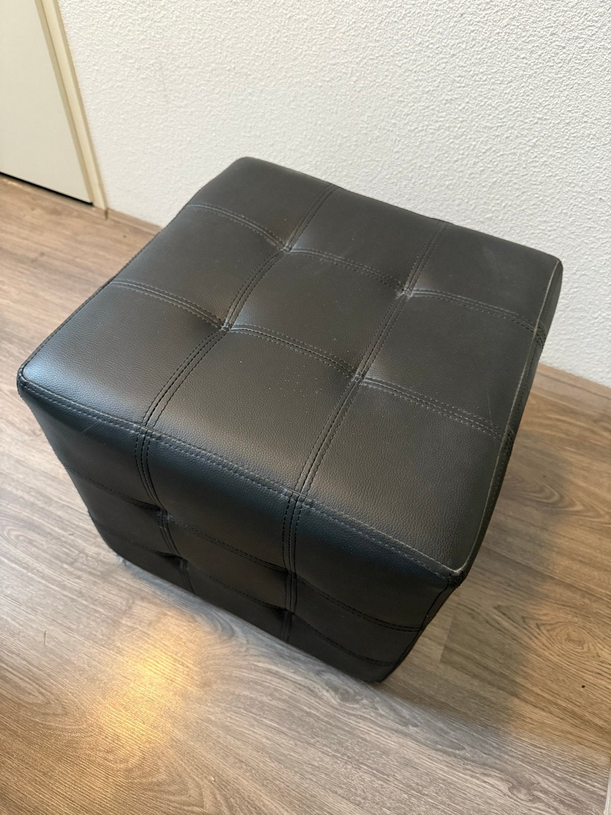 Zwarte imitatieleren poef, Ophalen, Minder dan 50 cm, Vierkant, Leer